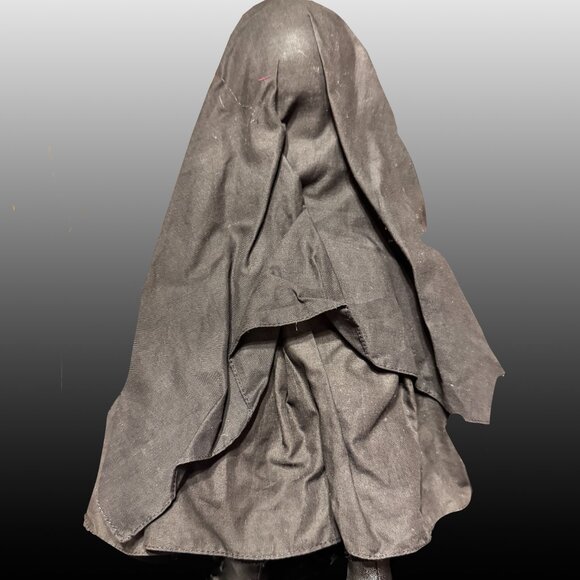 Collectible WWII era nun doll - Picture 4 of 6